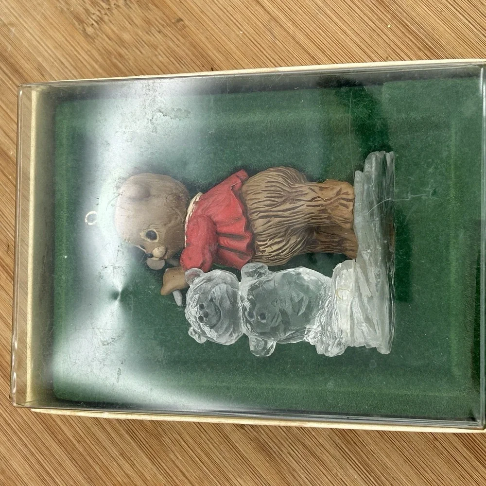 Hallmark The‎ Ice Sculptor Artist Christmas Bear Ornament MINT in Box 1981